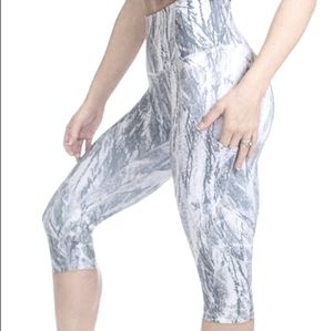 NWT Ptula Crop Chandre Leggings